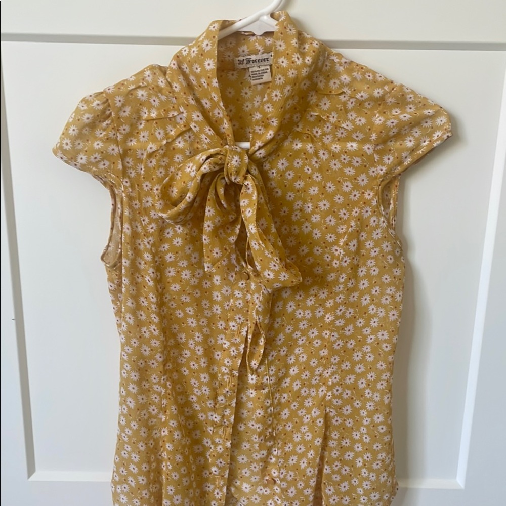 2 tops! Forever 21 Mustard Yellow Ditsy Daisy Tie-Neck Cap Sleeve Blouse